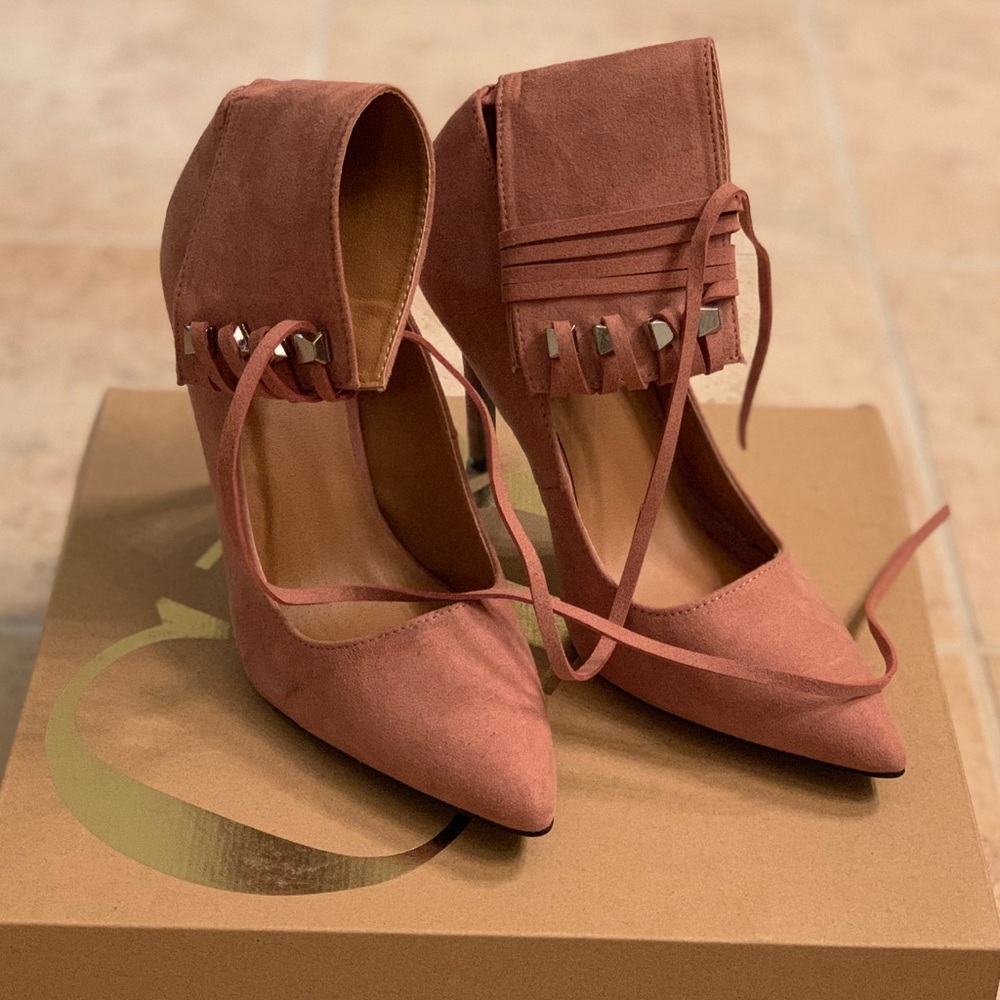 Charlotte Russe Milia-165X Pumps